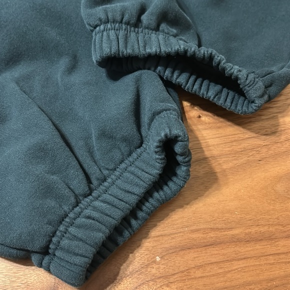 Athleta Dark Green Sweat Pants Size Medium - Picture 7 of 7